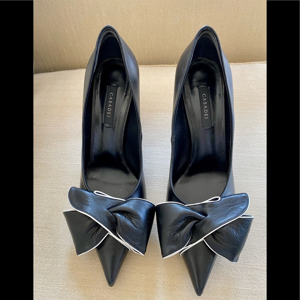 Black Casadel bow pumps!! In like new condition!!!